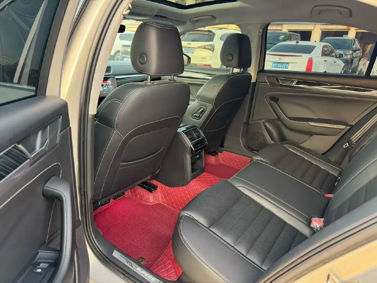 2022 Skoda Superb 2.0T 186HP L4 7DCT,autocango,china used car exporter,china ev exporter,chinese used car exporter,chinese used ev exporter