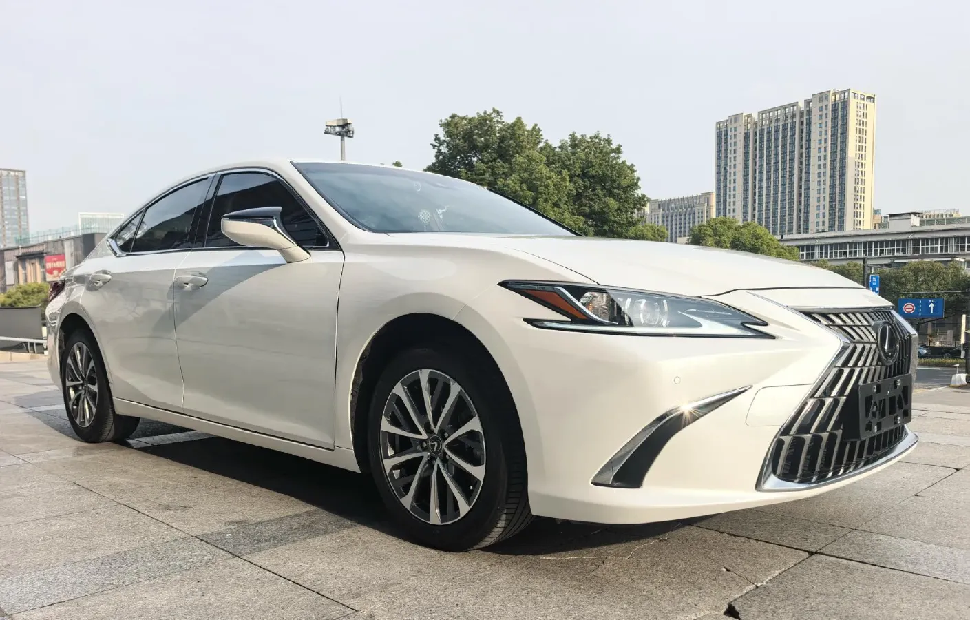 2024 Lexus ES 2.0L 173HP L4 CVT,autocango,china used car exporter,china ev exporter,chinese used car exporter,chinese used ev exporter
