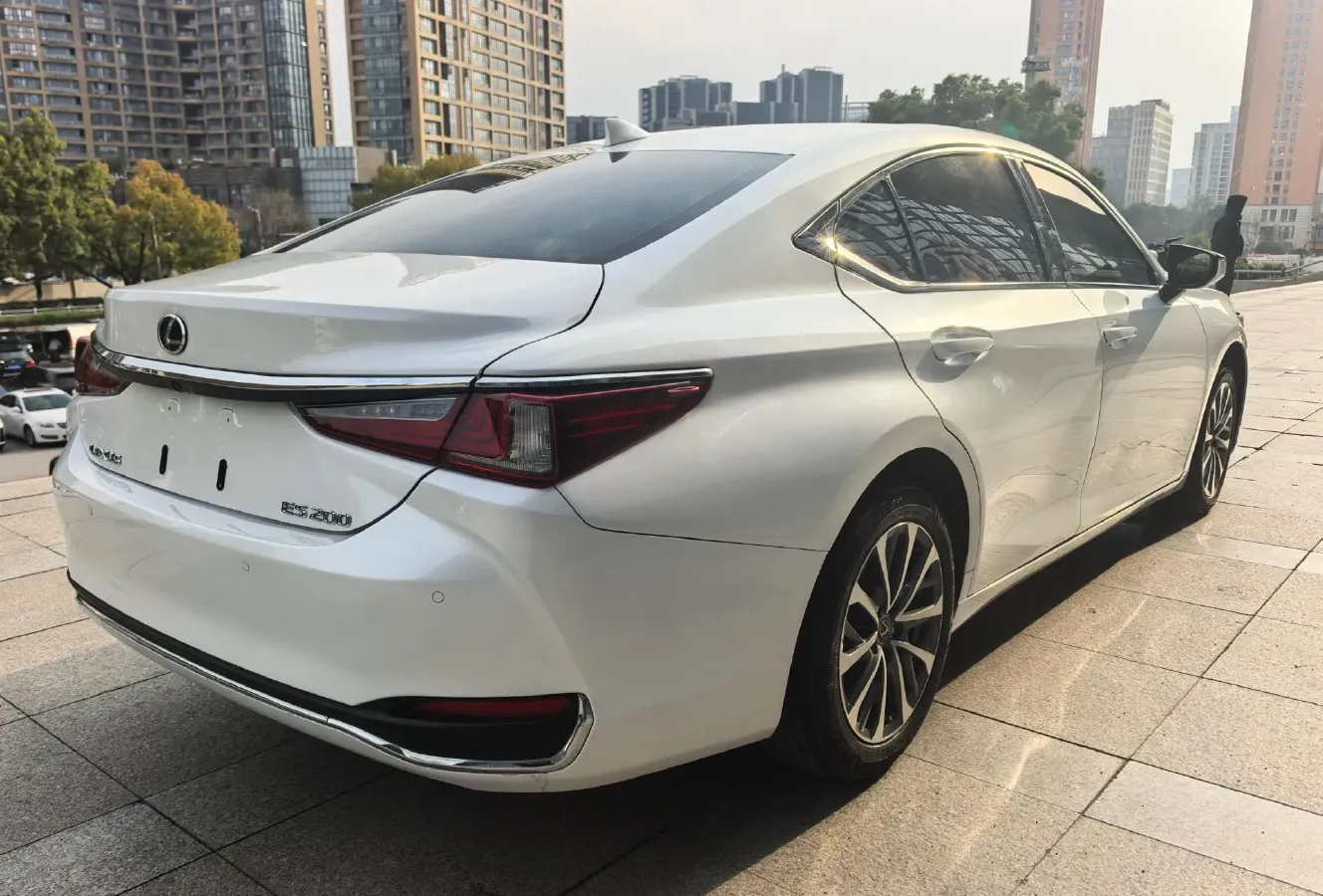 2024 Lexus ES 2.0L 173HP L4 CVT,autocango,china used car exporter,china ev exporter,chinese used car exporter,chinese used ev exporter