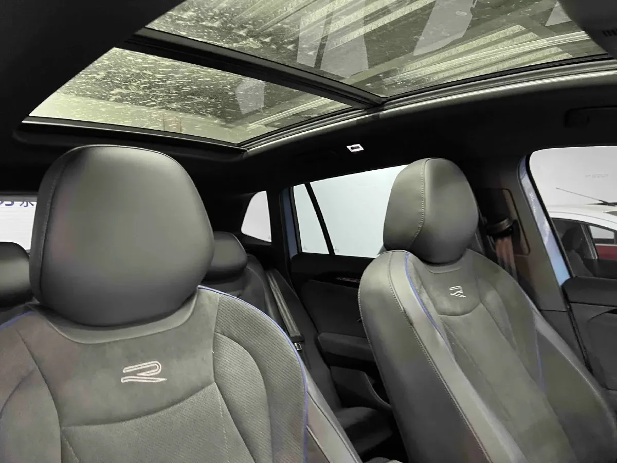 2024 Volkswagen Tiguan L 2.0T 220HP L4 7DCT,autocango,china used car exporter,china ev exporter,chinese used car exporter,chinese used ev exporter