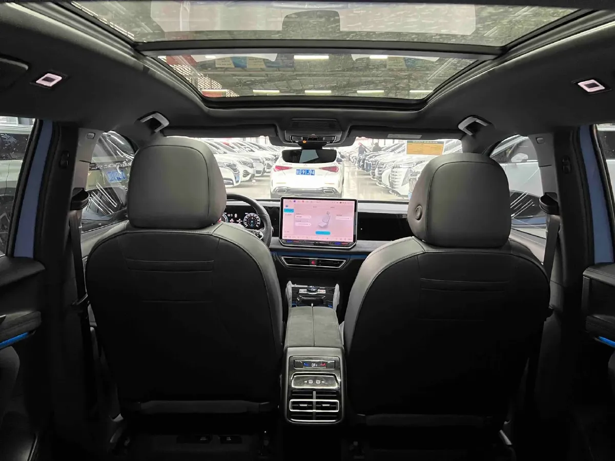 2024 Volkswagen Tiguan L 2.0T 220HP L4 7DCT,autocango,china used car exporter,china ev exporter,chinese used car exporter,chinese used ev exporter