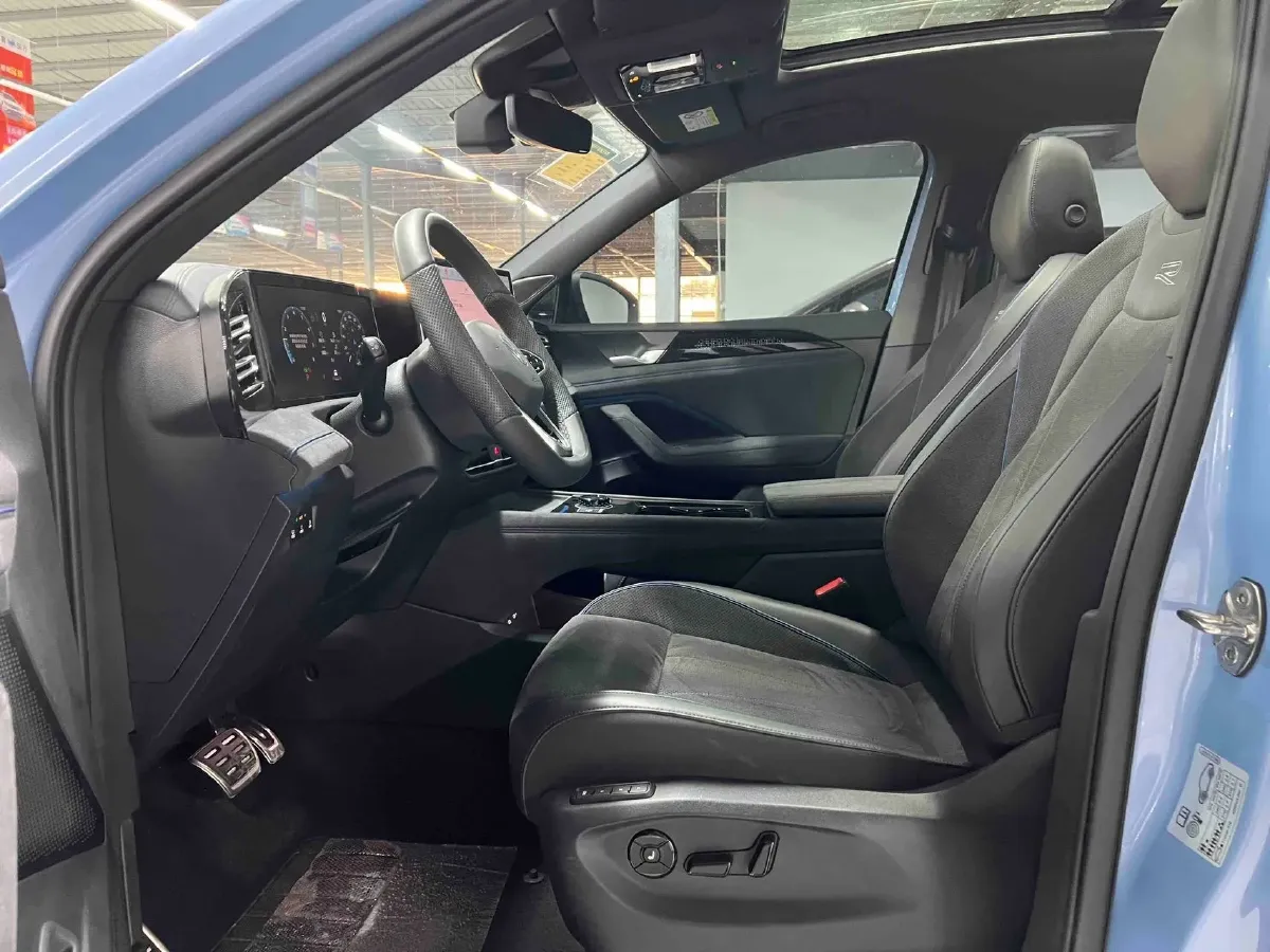 2024 Volkswagen Tiguan L 2.0T 220HP L4 7DCT,autocango,china used car exporter,china ev exporter,chinese used car exporter,chinese used ev exporter