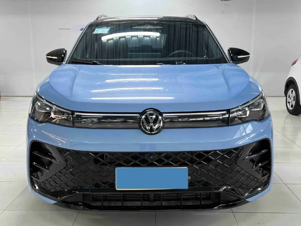 2024 Volkswagen Tiguan L 2.0T 220HP L4 7DCT,autocango,china used car exporter,china ev exporter,chinese used car exporter,chinese used ev exporter