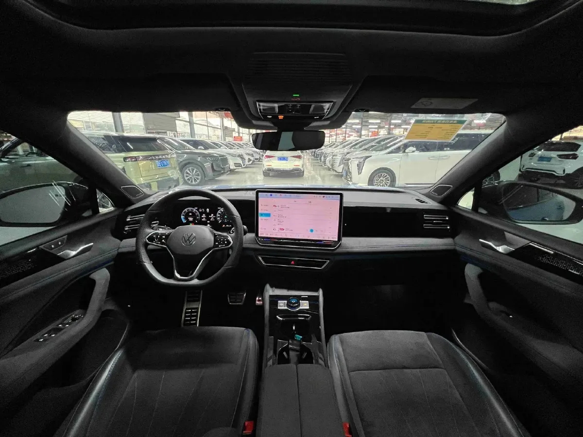 2024 Volkswagen Tiguan L 2.0T 220HP L4 7DCT,autocango,china used car exporter,china ev exporter,chinese used car exporter,chinese used ev exporter