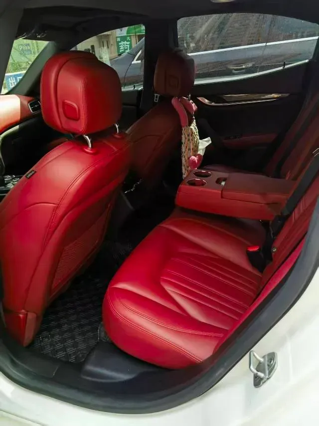 2021 Maserati Ghibli 2.0T 330HP L4 8AT,autocango,china used car exporter,china ev exporter,chinese used car exporter,chinese used ev exporter