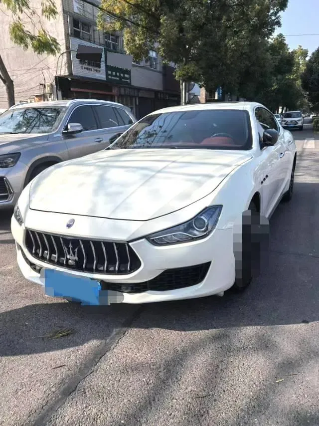 2021 Maserati Ghibli 2.0T 330HP L4 8AT,autocango,china used car exporter,china ev exporter,chinese used car exporter,chinese used ev exporter