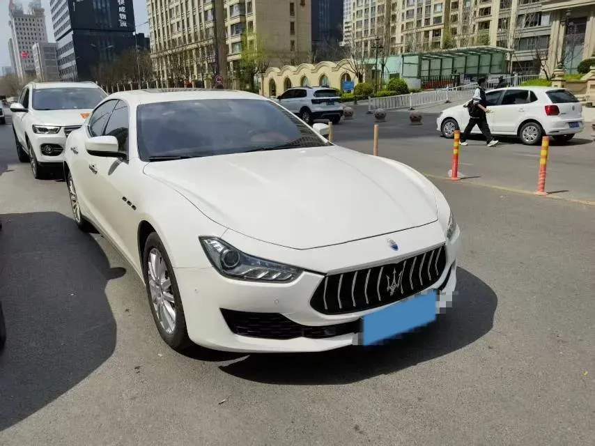 2021 Maserati Ghibli 2.0T 330HP L4 8AT,autocango,china used car exporter,china ev exporter,chinese used car exporter,chinese used ev exporter