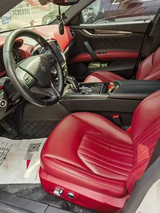 2021 Maserati Ghibli 2.0T 330HP L4 8AT,autocango,china used car exporter,china ev exporter,chinese used car exporter,chinese used ev exporter