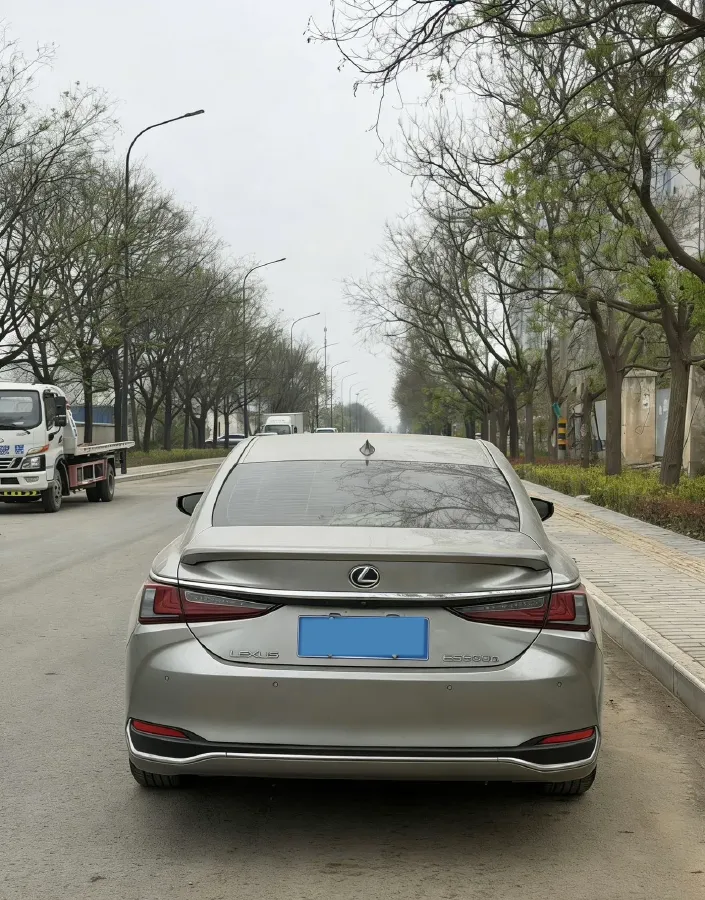 2018 Lexus ES 2.5L 178HP L4 E-CVT Hybrid,autocango,china used car exporter,china ev exporter,chinese used car exporter,chinese used ev exporter