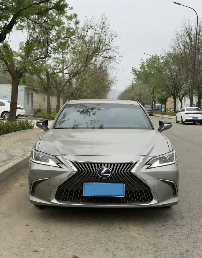 2018 Lexus ES 2.5L 178HP L4 E-CVT Hybrid,autocango,china used car exporter,china ev exporter,chinese used car exporter,chinese used ev exporter