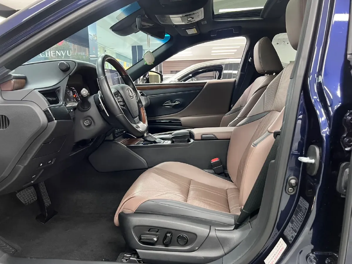 2021 Lexus ES 2.5L 178HP L4 E-CVT Hybrid,autocango,china used car exporter,china ev exporter,chinese used car exporter,chinese used ev exporter