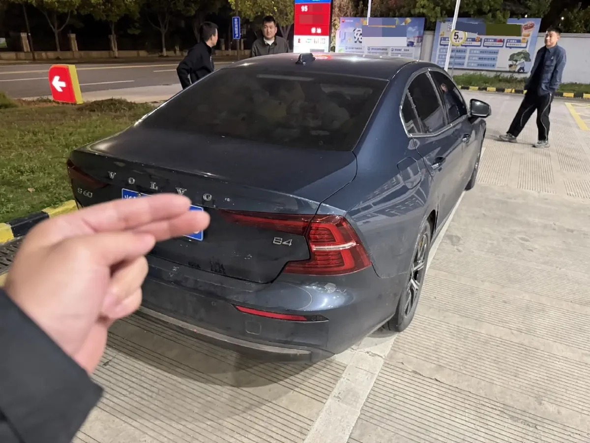 2023 Volvo S60 2.0T 197HP L4 7DCT,autocango,china used car exporter,china ev exporter,chinese used car exporter,chinese used ev exporter