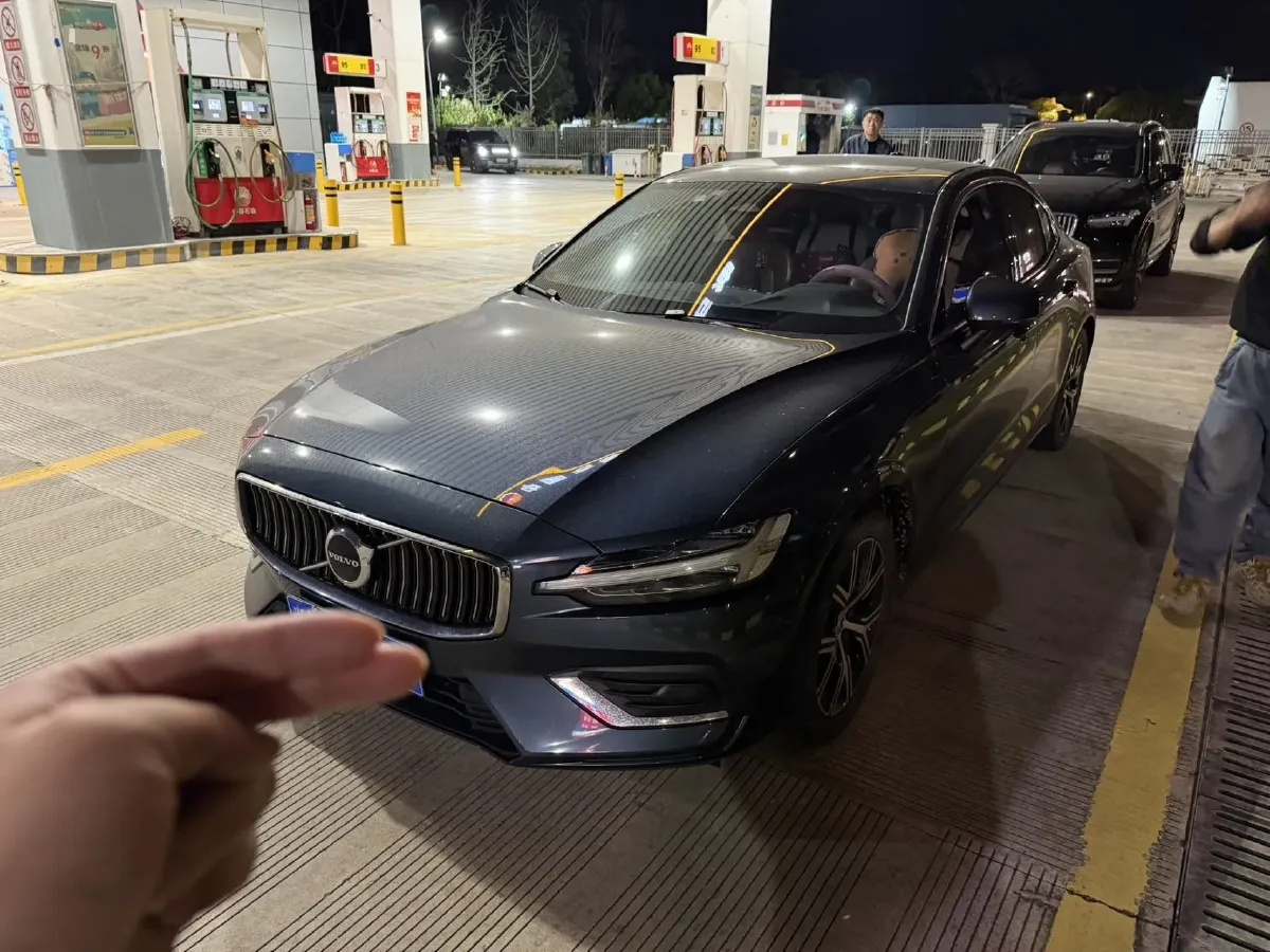 2023 Volvo S60 2.0T 197HP L4 7DCT,autocango,china used car exporter,china ev exporter,chinese used car exporter,chinese used ev exporter