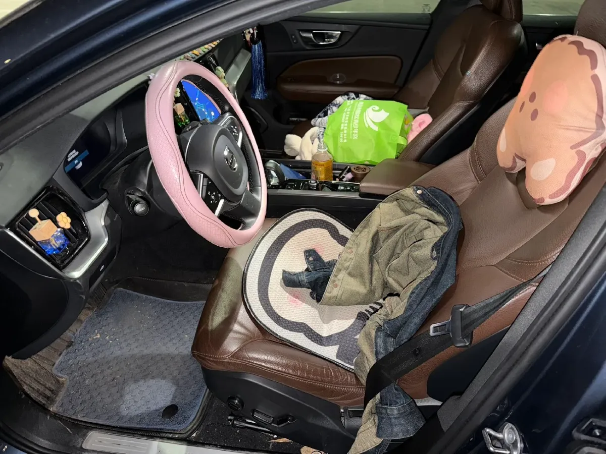 2023 Volvo S60 2.0T 197HP L4 7DCT,autocango,china used car exporter,china ev exporter,chinese used car exporter,chinese used ev exporter