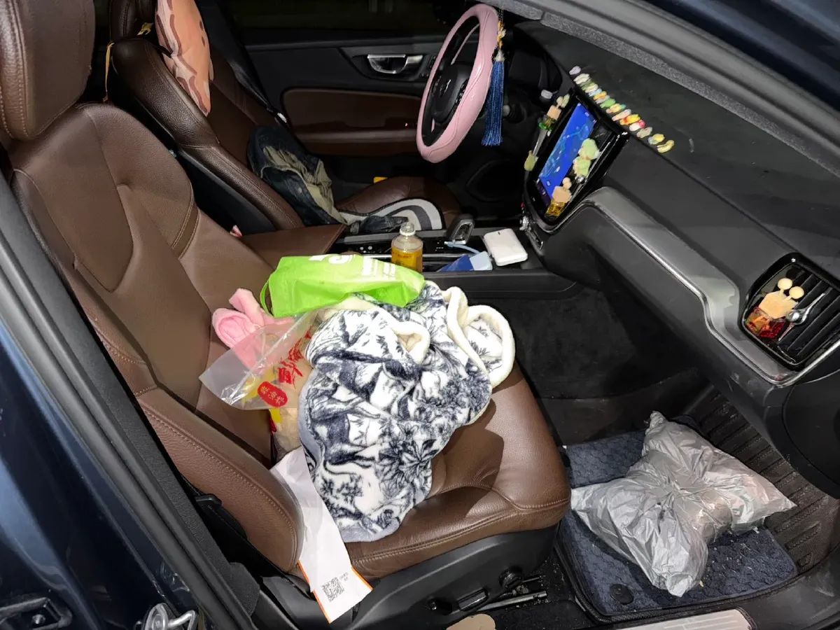 2023 Volvo S60 2.0T 197HP L4 7DCT,autocango,china used car exporter,china ev exporter,chinese used car exporter,chinese used ev exporter