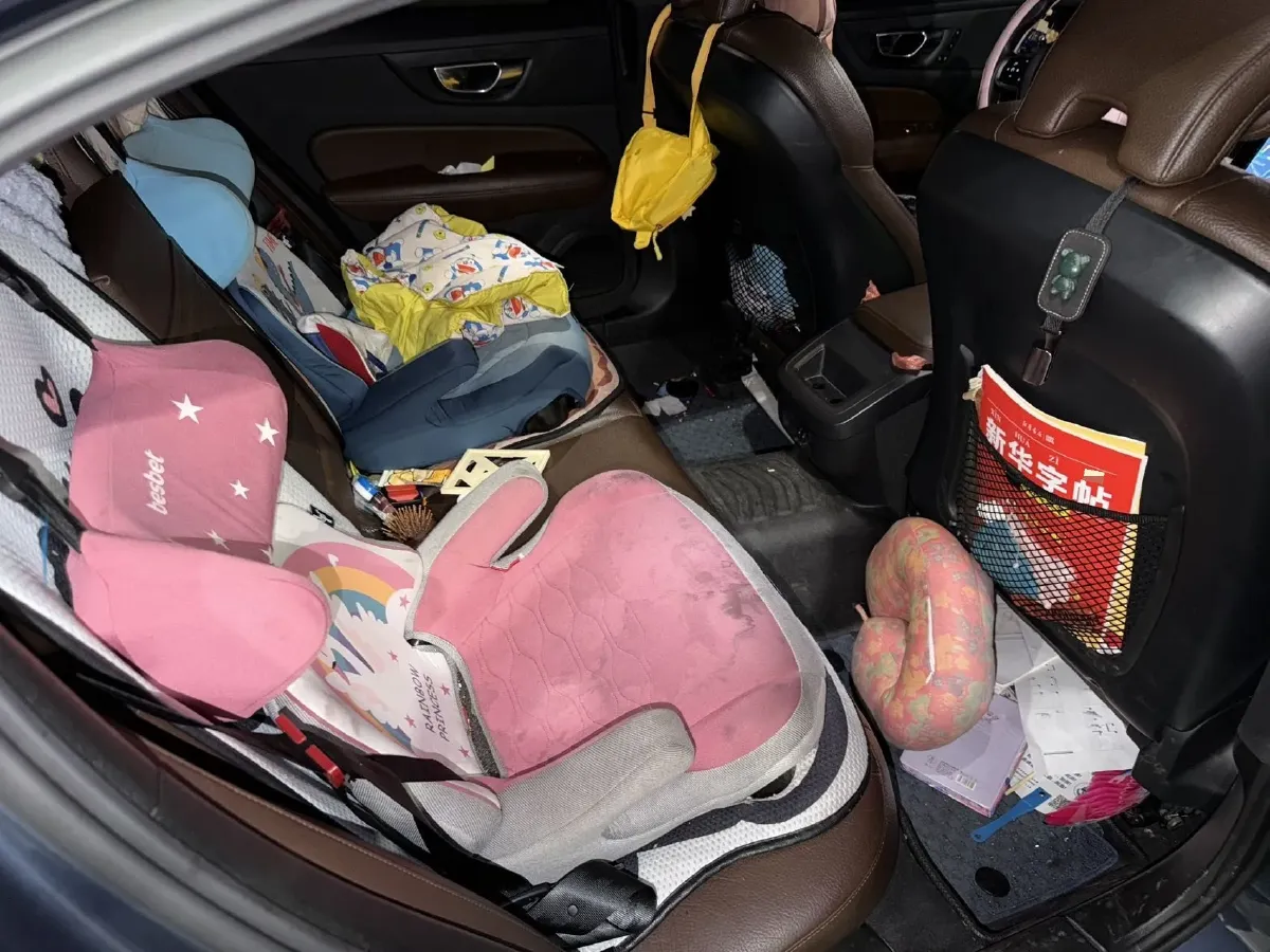 2023 Volvo S60 2.0T 197HP L4 7DCT,autocango,china used car exporter,china ev exporter,chinese used car exporter,chinese used ev exporter