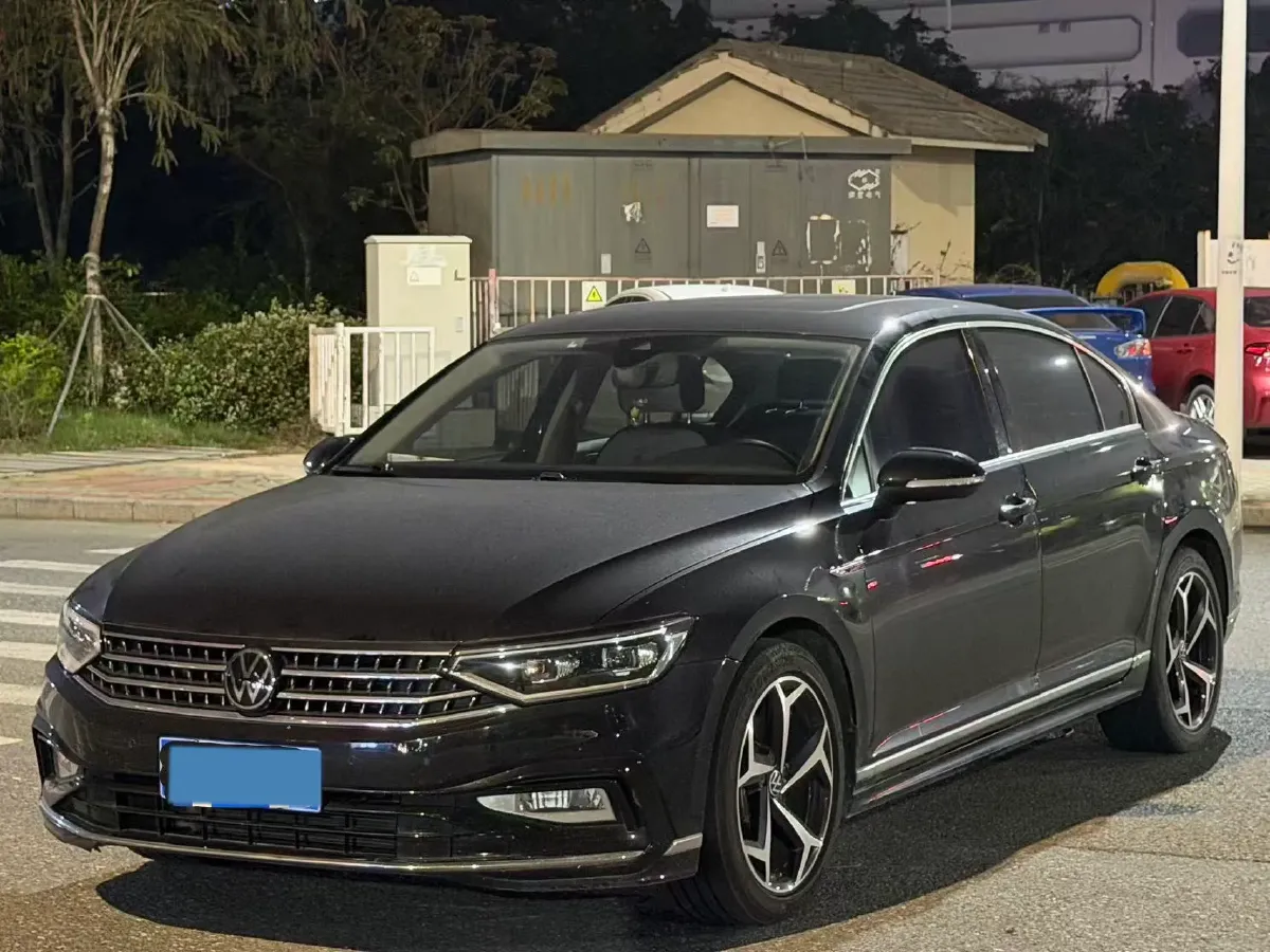 2023 Volkswagen Magotan 2.0T 186HP L4 7DCT,autocango,china used car exporter,china ev exporter,chinese used car exporter,chinese used ev exporter