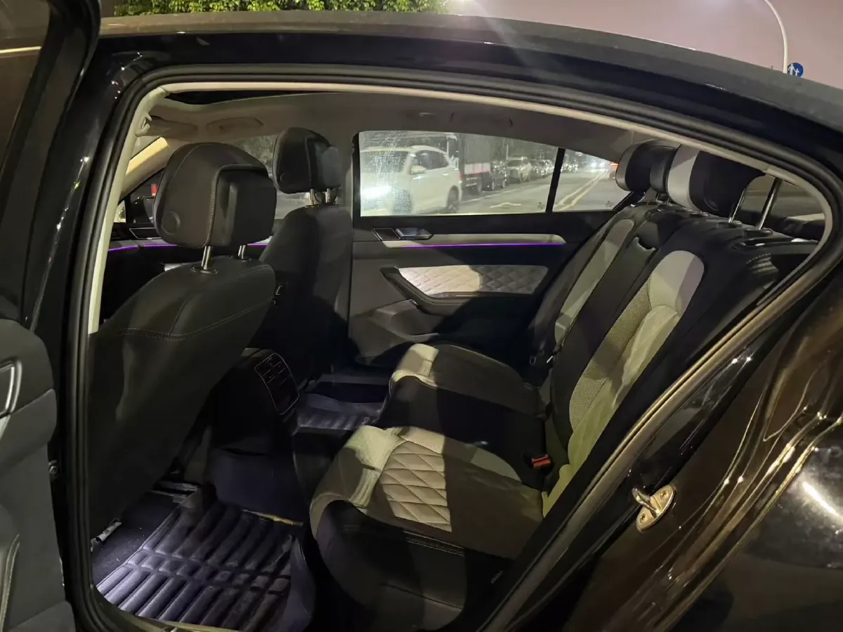 2023 Volkswagen Magotan 2.0T 186HP L4 7DCT,autocango,china used car exporter,china ev exporter,chinese used car exporter,chinese used ev exporter