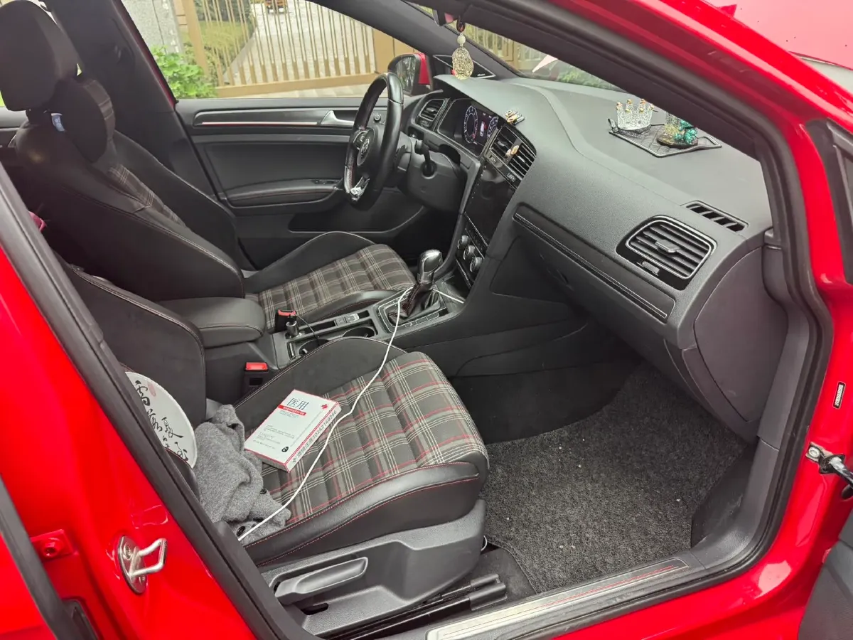 2018 Volkswagen GolfGTI 2.0T 220HP L4 7DCT,autocango,china used car exporter,china ev exporter,chinese used car exporter,chinese used ev exporter