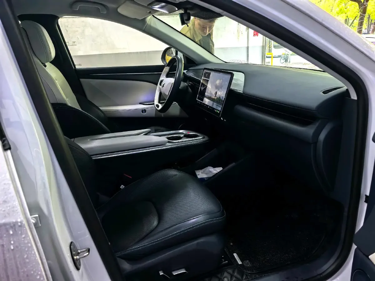 2024 HongQi H5 2.0T 224HP L4 8AT,autocango,china used car exporter,china ev exporter,chinese used car exporter,chinese used ev exporter