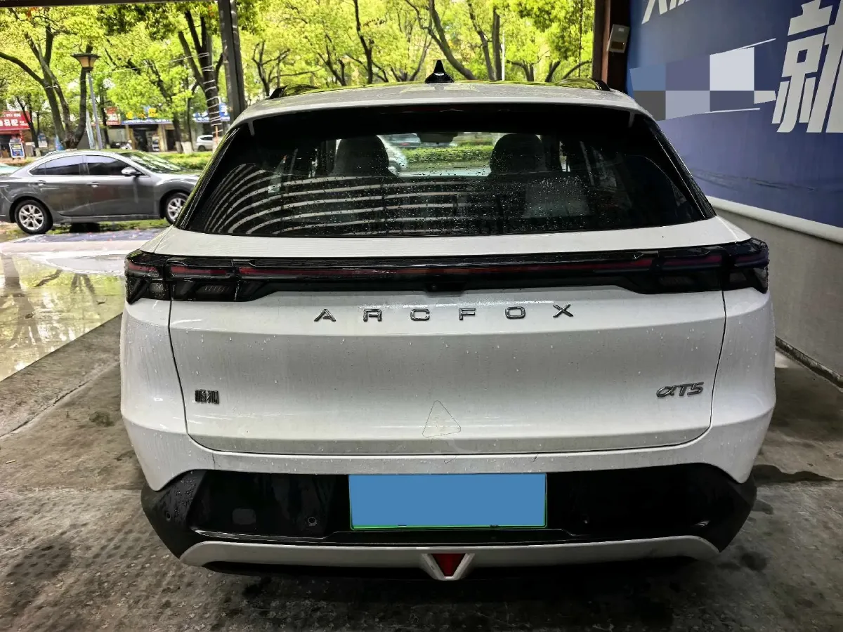 2024 HongQi H5 2.0T 224HP L4 8AT,autocango,china used car exporter,china ev exporter,chinese used car exporter,chinese used ev exporter