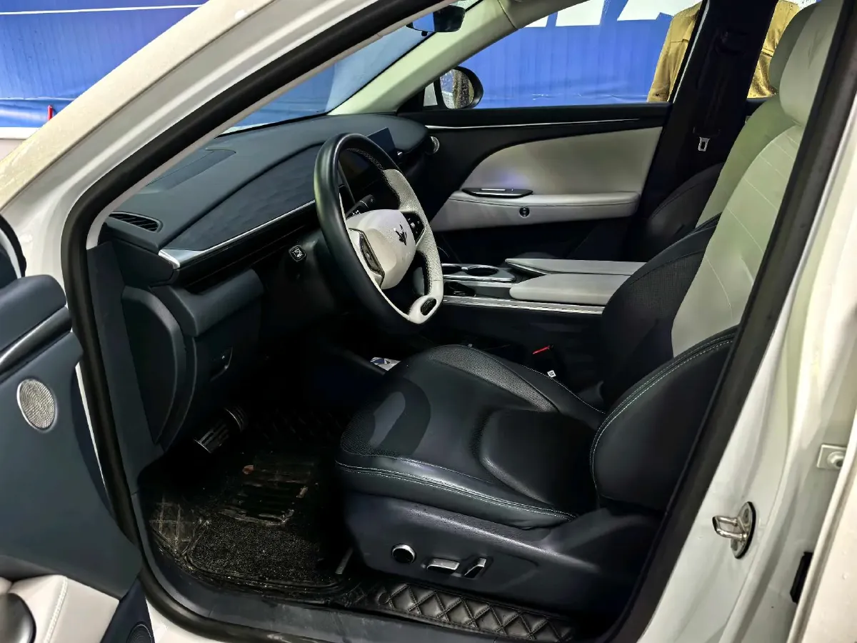 2024 HongQi H5 2.0T 224HP L4 8AT,autocango,china used car exporter,china ev exporter,chinese used car exporter,chinese used ev exporter