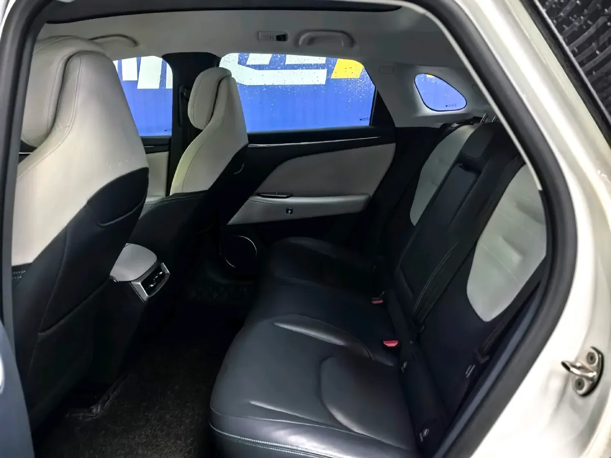 2024 HongQi H5 2.0T 224HP L4 8AT,autocango,china used car exporter,china ev exporter,chinese used car exporter,chinese used ev exporter