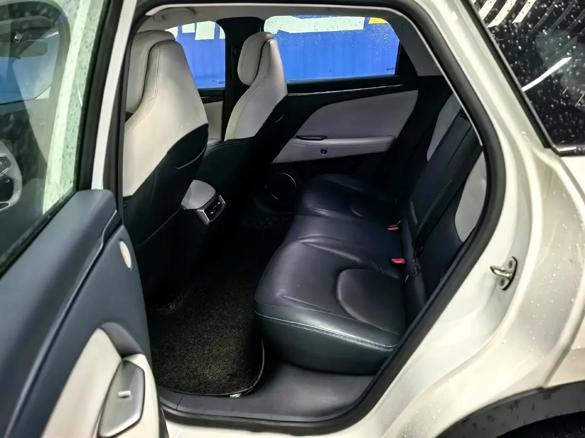 2024 HongQi H5 2.0T 224HP L4 8AT,autocango,china used car exporter,china ev exporter,chinese used car exporter,chinese used ev exporter