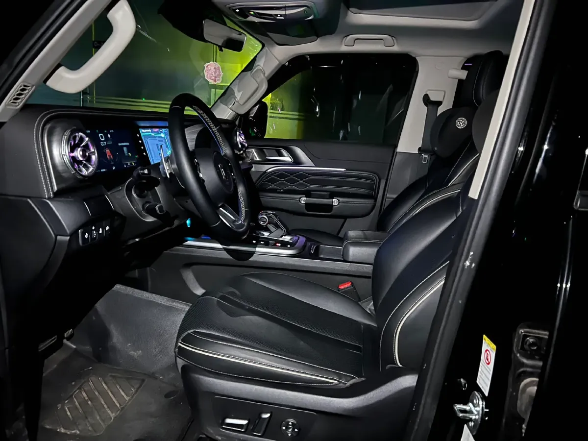 2023 Tank 300 2.0T 227HP L4 8AT,autocango,china used car exporter,china ev exporter,chinese used car exporter,chinese used ev exporter