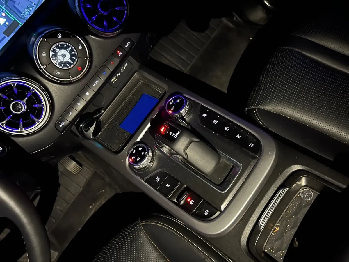 2023 Tank 300 2.0T 227HP L4 8AT,autocango,china used car exporter,china ev exporter,chinese used car exporter,chinese used ev exporter