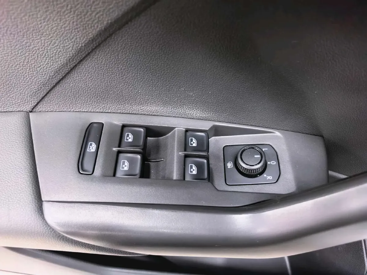 2021 Volkswagen T-Cross 1.5L 113HP L4 6AT,autocango,china used car exporter,china ev exporter,chinese used car exporter,chinese used ev exporter