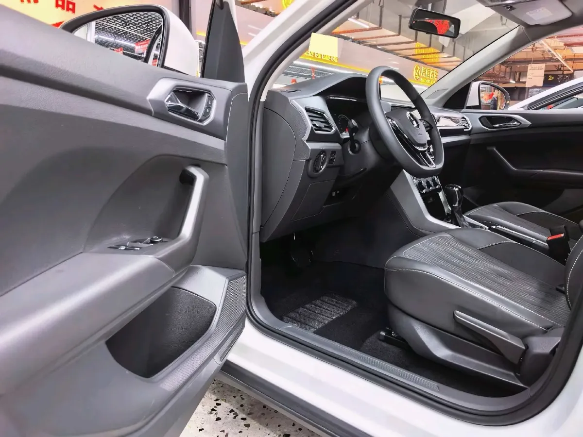 2021 Volkswagen T-Cross 1.5L 113HP L4 6AT,autocango,china used car exporter,china ev exporter,chinese used car exporter,chinese used ev exporter