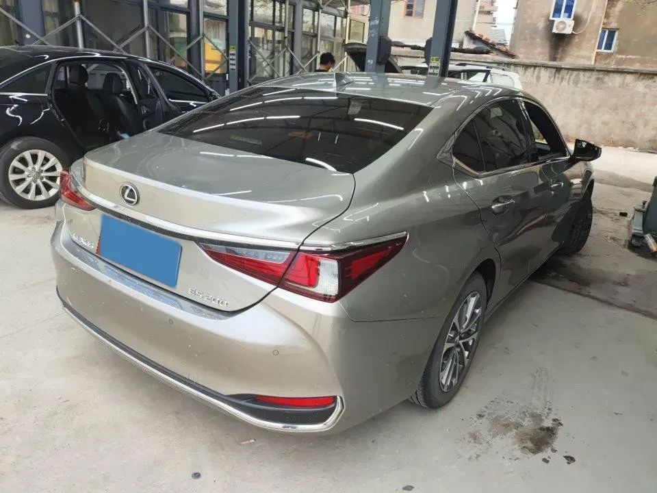 2022 Lexus ES 2.0L 173HP L4 CVT,autocango,china used car exporter,china ev exporter,chinese used car exporter,chinese used ev exporter
