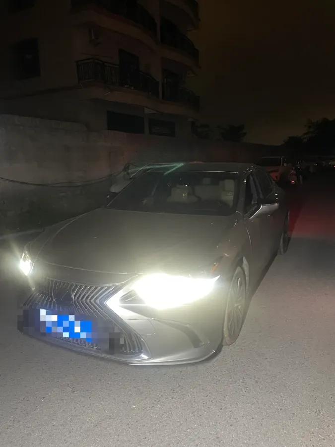 2020 Lexus ES 2.0L 173HP L4 CVT,autocango,china used car exporter,china ev exporter,chinese used car exporter,chinese used ev exporter