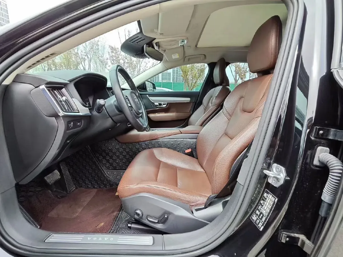 2020 Volvo S90 2.0T 254HP L4 8AT,autocango,china used car exporter,china ev exporter,chinese used car exporter,chinese used ev exporter