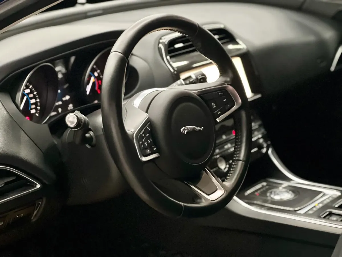 2019 Jeep Cherokee 2.0T 265HP L4 9AT,autocango,china used car exporter,china ev exporter,chinese used car exporter,chinese used ev exporter