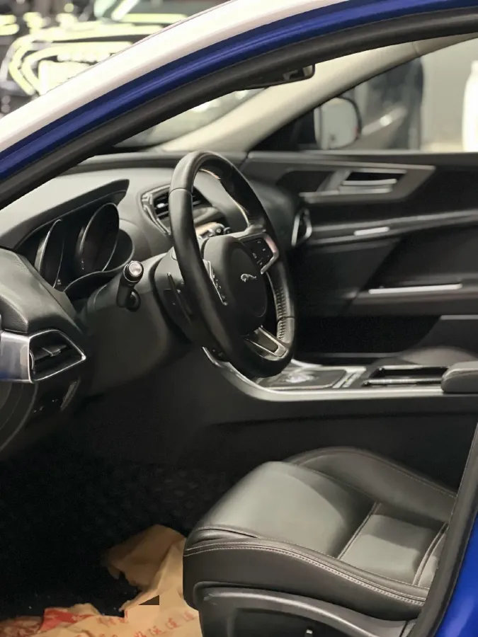 2019 Jeep Cherokee 2.0T 265HP L4 9AT,autocango,china used car exporter,china ev exporter,chinese used car exporter,chinese used ev exporter