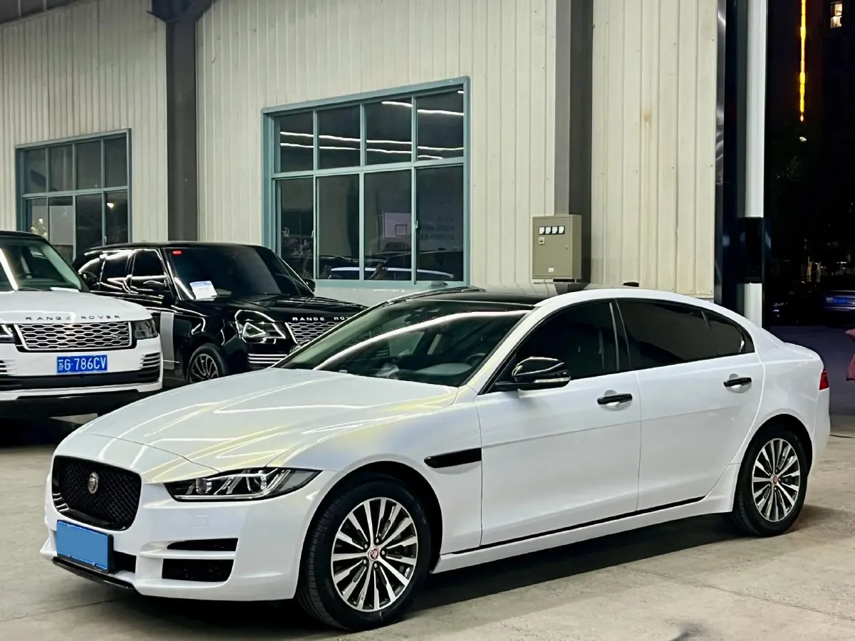 2019 Jeep Cherokee 2.0T 265HP L4 9AT,autocango,china used car exporter,china ev exporter,chinese used car exporter,chinese used ev exporter