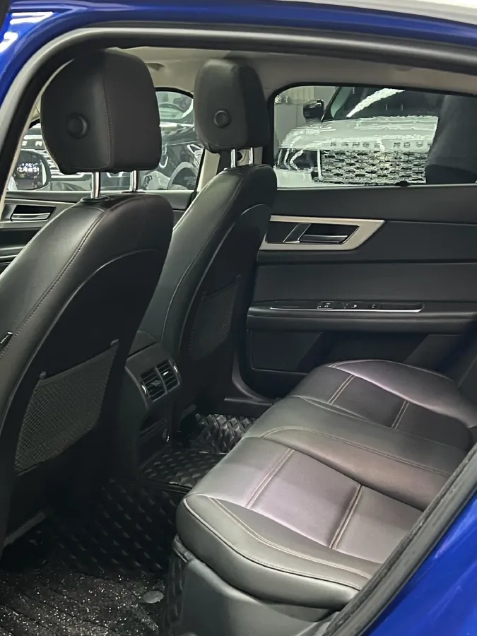 2019 Jeep Cherokee 2.0T 265HP L4 9AT,autocango,china used car exporter,china ev exporter,chinese used car exporter,chinese used ev exporter