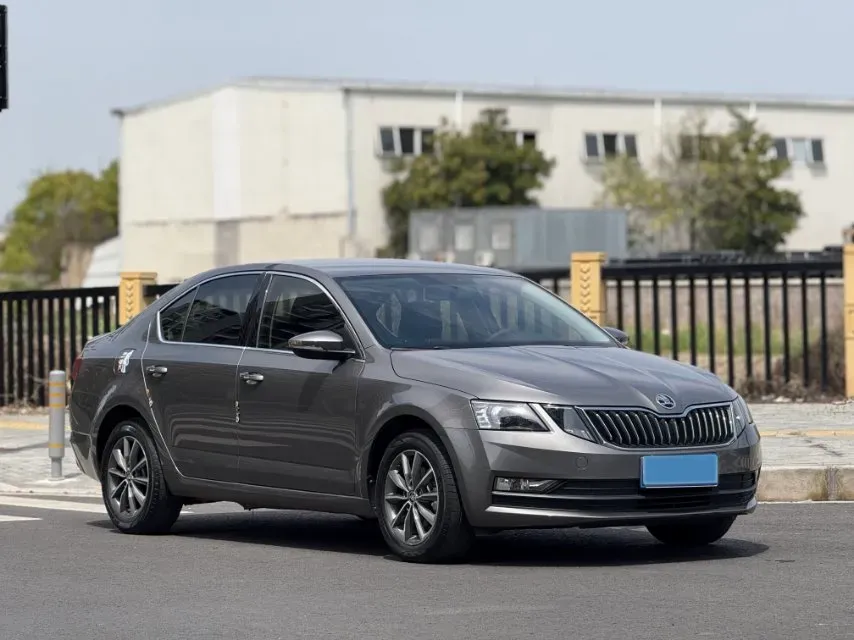 2021 Skoda Octavia 1.5L 113HP L4 6AT,autocango,china used car exporter,china ev exporter,chinese used car exporter,chinese used ev exporter