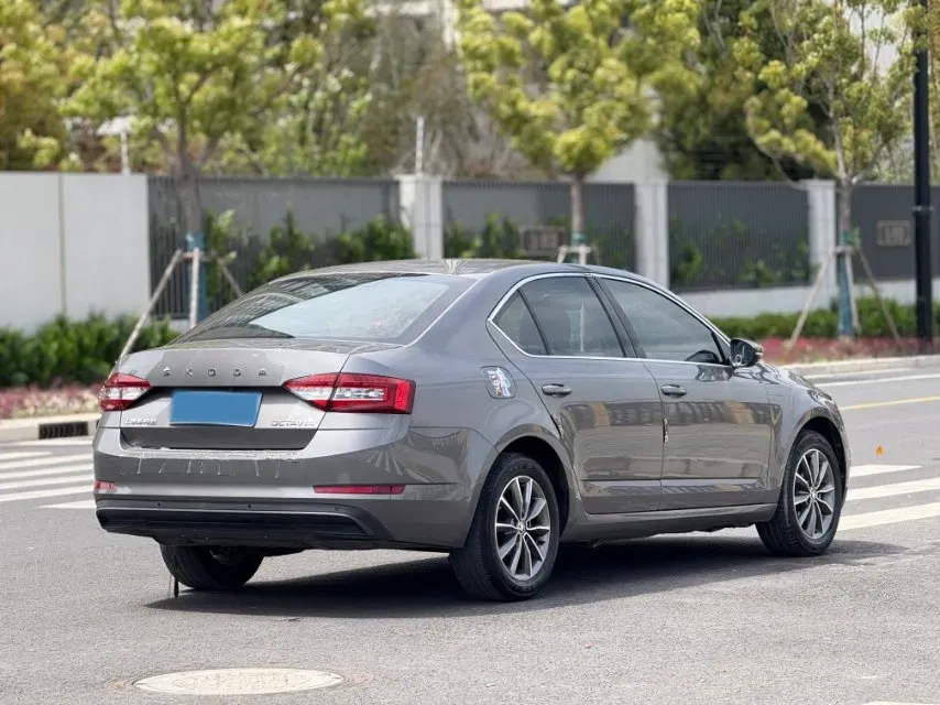2021 Skoda Octavia 1.5L 113HP L4 6AT,autocango,china used car exporter,china ev exporter,chinese used car exporter,chinese used ev exporter