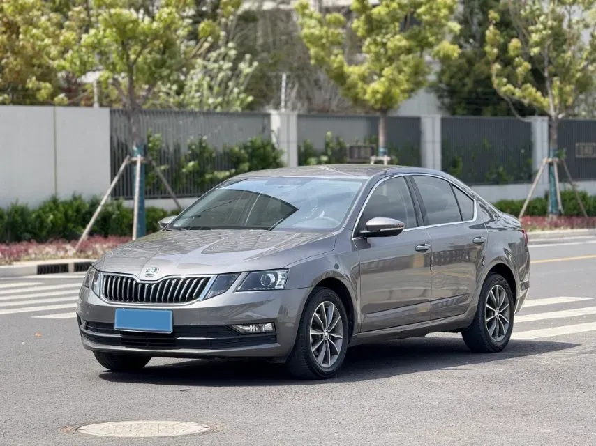 2021 Skoda Octavia 1.5L 113HP L4 6AT,autocango,china used car exporter,china ev exporter,chinese used car exporter,chinese used ev exporter
