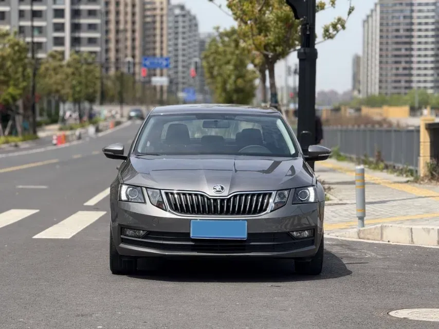 2021 Skoda Octavia 1.5L 113HP L4 6AT,autocango,china used car exporter,china ev exporter,chinese used car exporter,chinese used ev exporter