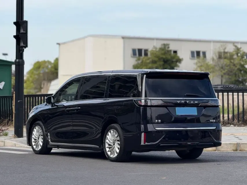 2022 Voyah Dream 1.5T 136HP L4 PHEV 25.57KWH,autocango,china used car exporter,china ev exporter,chinese used car exporter,chinese used ev exporter