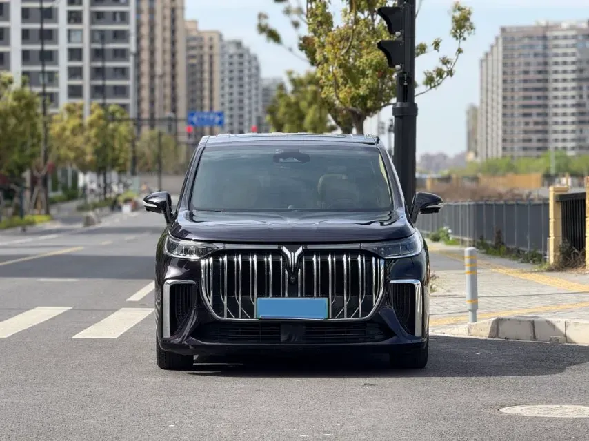 2022 Voyah Dream 1.5T 136HP L4 PHEV 25.57KWH,autocango,china used car exporter,china ev exporter,chinese used car exporter,chinese used ev exporter