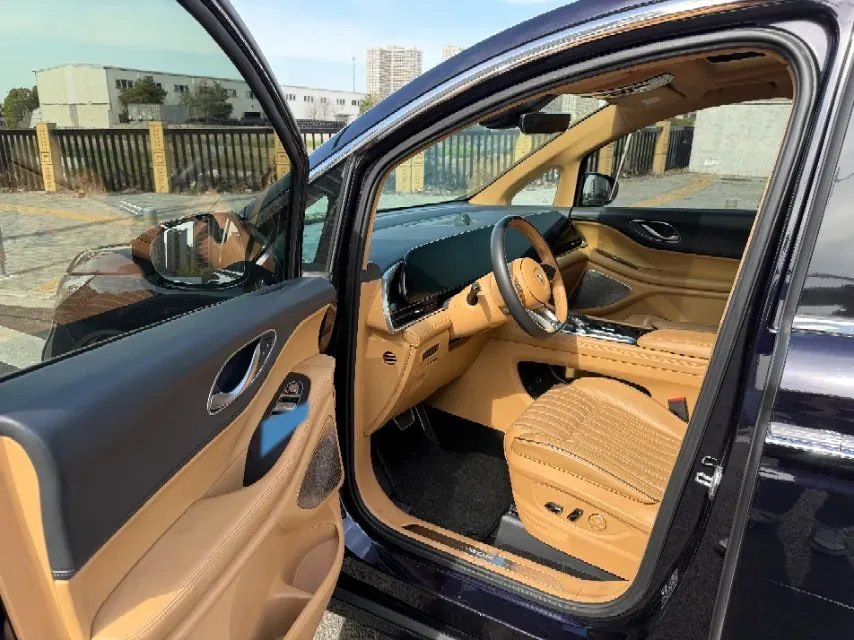 2022 Voyah Dream 1.5T 136HP L4 PHEV 25.57KWH,autocango,china used car exporter,china ev exporter,chinese used car exporter,chinese used ev exporter