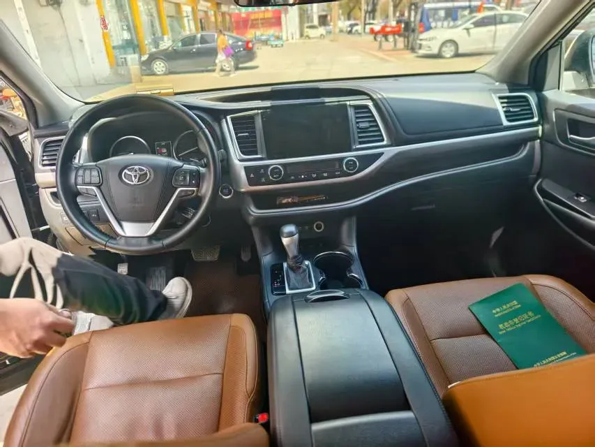 2021 Toyota Highlander 2.0T 220HP L4 6AT,autocango,china used car exporter,china ev exporter,chinese used car exporter,chinese used ev exporter