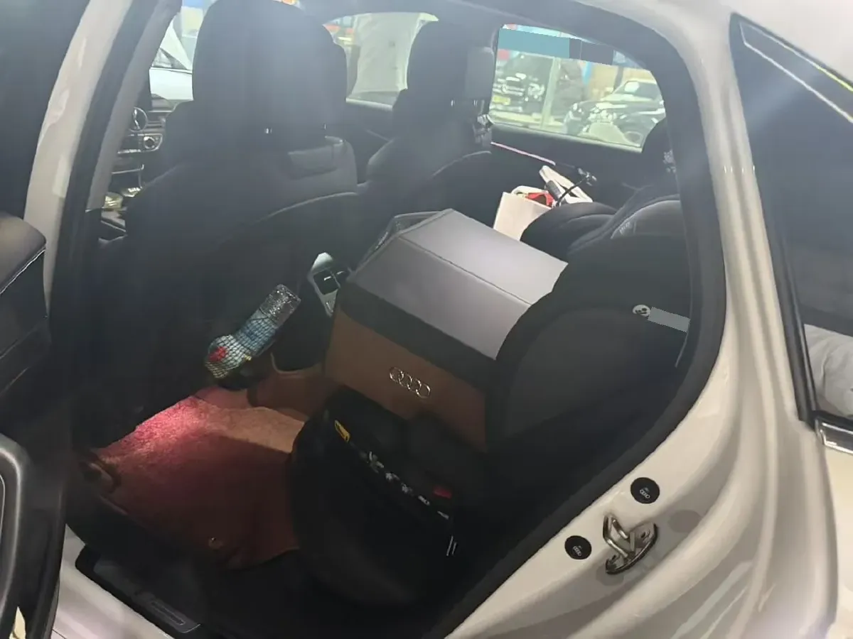 2020 Audi A4L 2.0T 190HP L4 7DCT,autocango,china used car exporter,china ev exporter,chinese used car exporter,chinese used ev exporter