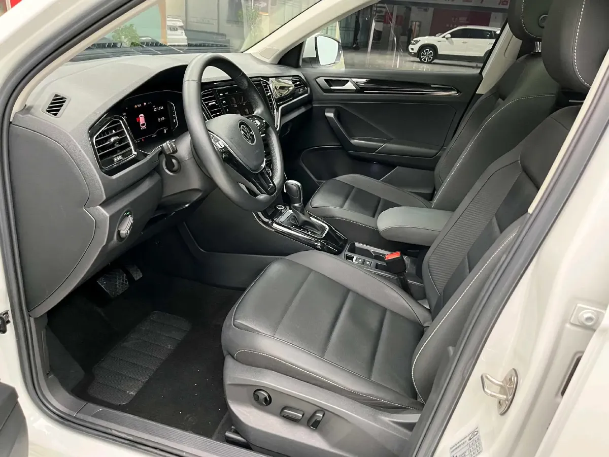 2022 Volkswagen T-Roc 1.4T 150HP L4 7DCT,autocango,china used car exporter,china ev exporter,chinese used car exporter,chinese used ev exporter