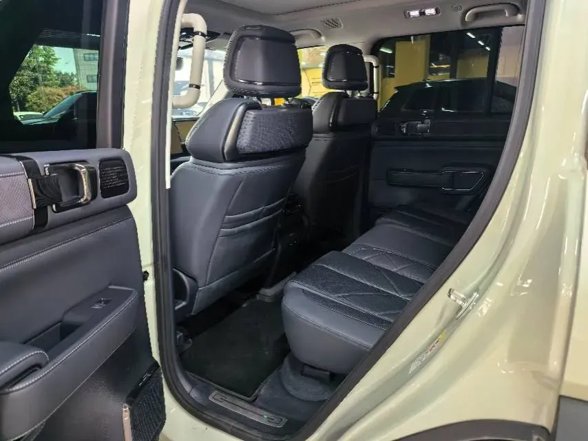 2023 FangChengBao Bao 5 1.5T 194HP L4 E-CVT PHEV 31.8KWH,autocango,china used car exporter,china ev exporter,chinese used car exporter,chinese used ev exporter